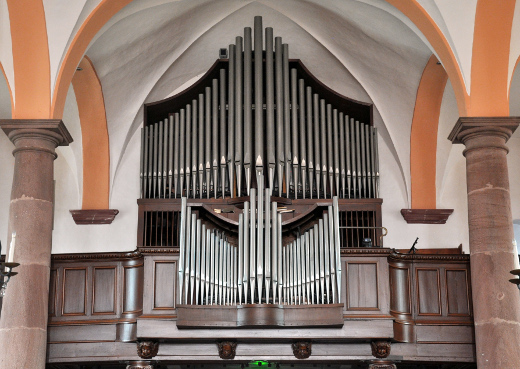 L'orgue Roethinger du Mont Sainte-Odile.
Les photos sur place sont de Martin Foisset, 07/04/2019 ;
celles de l'orgue Kriess, prises à Bondues, sont d'Arthur Dewaste, 01/04/2022.
