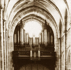 L'orgue à l'abandon.