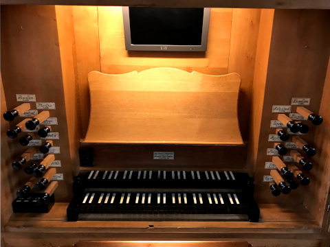 La console de 1988.
Il y a la télé.