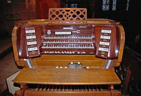 La console était un peu perdue sur la tribune...