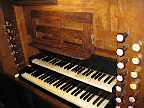 La console en fenêtre.
A nouveau, on a peine à croire qu'il s'agit d'un orgue de 1878.